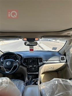 جیپ گراند شیرۆکی